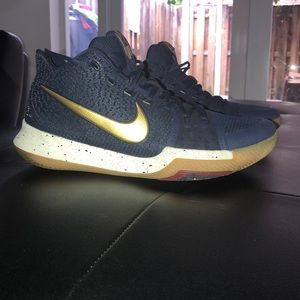 I’m selling a Nike KI(Kyrie Irving) shoes